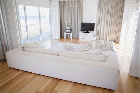Modern living room Stock Photo - Premium Royalty-Free, Code: 6113-07242637