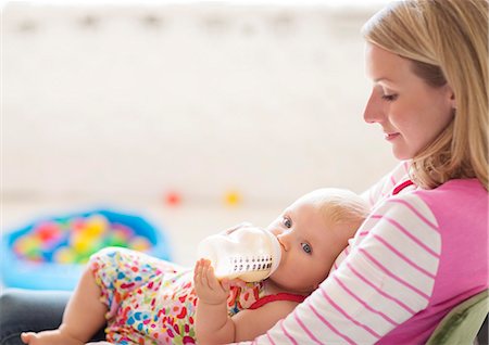 simsearch:6113-07543205,k - Mother feeding baby girl from bottle Stock Photo - Premium Royalty-Free, Code: 6113-07543141