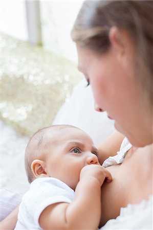 Mother breast-feeding baby boy Foto de stock - Sin royalties Premium, Código: 6113-07543186