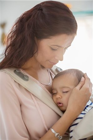 simsearch:6113-07543258,k - Mother holding baby girl Photographie de stock - Premium Libres de Droits, Code: 6113-07543256