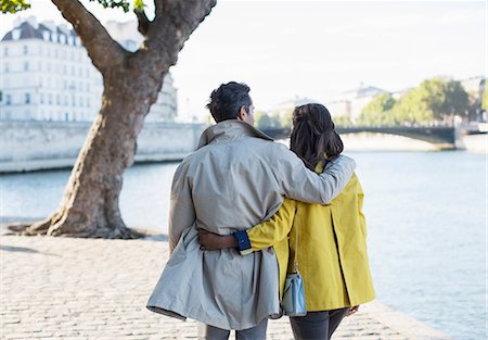 simsearch:6113-07543549,k - Couple walking along Seine River, Paris, France Stock Photo - Premium Royalty-Free, Code: 6113-07543653