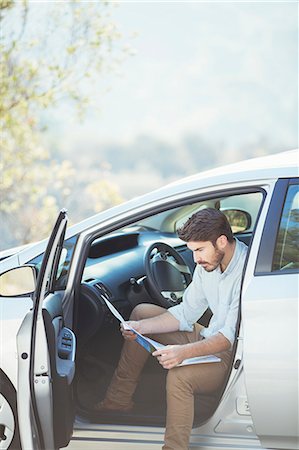 simsearch:6113-07731119,k - Man in car looking at map Stock Photo - Premium Royalty-Free, Code: 6113-07564994