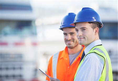 Businessman and worker using digital tablet near trucks Photographie de stock - Premium Libres de Droits, Code: 6113-07565398