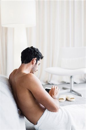simsearch:625-00801205,k - Man in towel using digital tablet  in bedroom Stock Photo - Premium Royalty-Free, Code: 6113-07565727