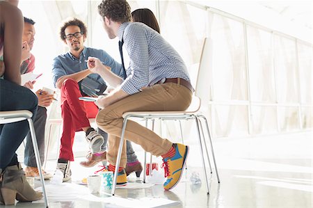 Creative business people meeting in circle of chairs Foto de stock - Sin royalties Premium, Código: 6113-07565838