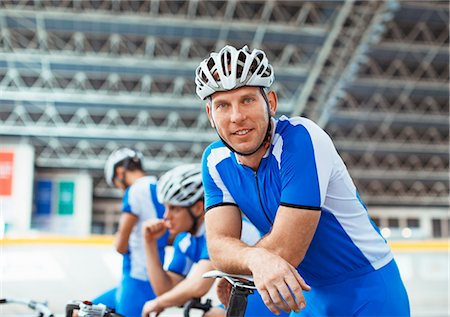 simsearch:6113-07588752,k - Portrait of track cyclist in velodrome Photographie de stock - Premium Libres de Droits, Code: 6113-07588729