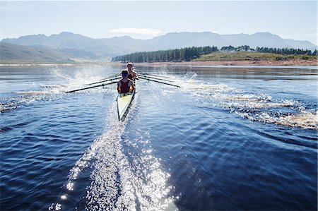 sport rowing teamwork - Rowing crew rowing scull on lake Stock Photo - Premium Royalty-Free, Code: 6113-07588735