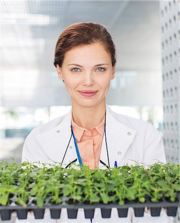 simsearch:6113-07589172,k - Portrait of botanist holding tray of plant saplings Stock Photo - Premium Royalty-Free, Code: 6113-07589045