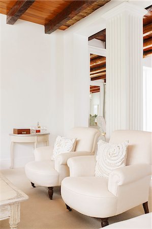 Luxury living room with pillar Stock Photo - Premium Royalty-Free, Code: 6113-07589586
