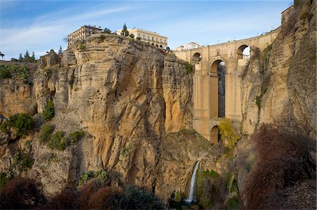 puentes - View of Ronda and cliffs, Andaluc'a, Spain Foto de stock - Sin royalties Premium, Código: 6113-07589512