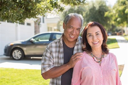 Portrait of smiling couple outdoors Photographie de stock - Premium Libres de Droits, Code: 6113-07648795