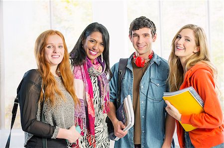 simsearch:400-05012508,k - Portrait of smiling college students Foto de stock - Sin royalties Premium, Código: 6113-07648716