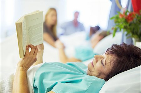 simsearch:6113-06908281,k - Patient reading in hospital room Stock Photo - Premium Royalty-Free, Code: 6113-07762021
