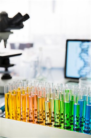 simsearch:6113-07589120,k - Rack of test tubes with solution on counter in lab Stock Photo - Premium Royalty-Free, Code: 6113-07790358