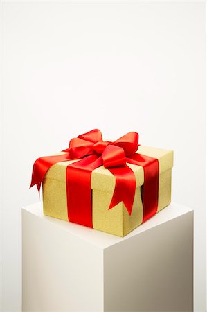 simsearch:6113-07790394,k - Close up of wrapped gift on pedestal Stock Photo - Premium Royalty-Free, Code: 6113-07790378