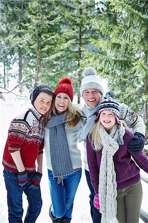 simsearch:6113-07790711,k - Family playing in snow together Photographie de stock - Premium Libres de Droits, Code: 6113-07790580