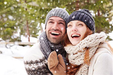 simsearch:6113-07790711,k - Couple admiring the snow together Photographie de stock - Premium Libres de Droits, Code: 6113-07790650