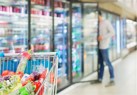 simsearch:6113-07790993,k - Defocussed view of man shopping in grocery store Stock Photo - Premium Royalty-Free, Code: 6113-07790964