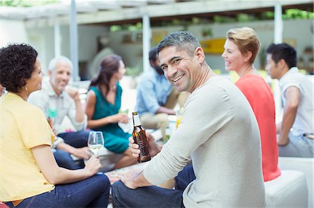 Man smiling at party Foto de stock - Sin royalties Premium, Código: 6113-07730894