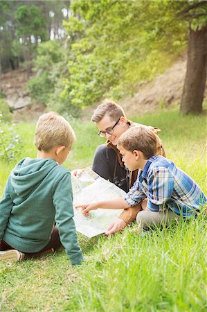 simsearch:630-06724175,k - Students and teacher reading map in field Stock Photo - Premium Royalty-Free, Code: 6113-07731164