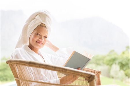 simsearch:6113-07731119,k - Woman in bathrobe reading outdoors Stock Photo - Premium Royalty-Free, Code: 6113-07731110