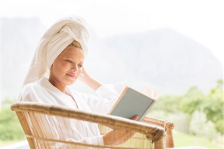 simsearch:6113-07731119,k - Woman in bathrobe reading outdoors Stock Photo - Premium Royalty-Free, Code: 6113-07731115