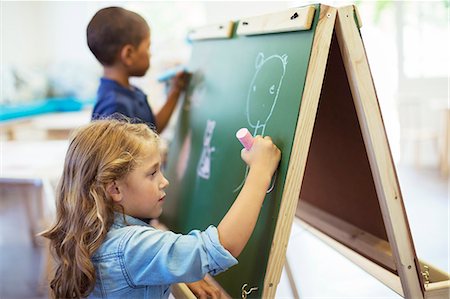 simsearch:6113-07731249,k - Students drawing on chalkboard in classroom Stock Photo - Premium Royalty-Free, Code: 6113-07731235