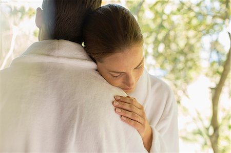 simsearch:6113-07731119,k - Couple in bathrobes hugging Stock Photo - Premium Royalty-Free, Code: 6113-07731600
