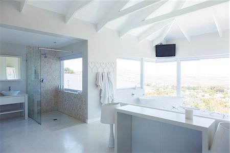 simsearch:6113-06898734,k - Modern white bathroom interior with large bathtub and shower area Photographie de stock - Premium Libres de Droits, Code: 6113-07808187