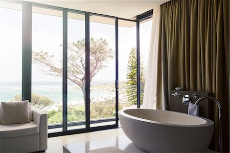 Luxurious bathroom with beautiful view on coast Stock Photo - Premium Royalty-Free, Code: 6113-07808285