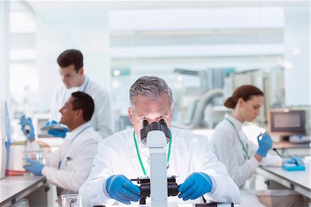 simsearch:6113-07589192,k - Scientist examining sample under microscope in laboratory Stock Photo - Premium Royalty-Free, Code: 6113-07808450