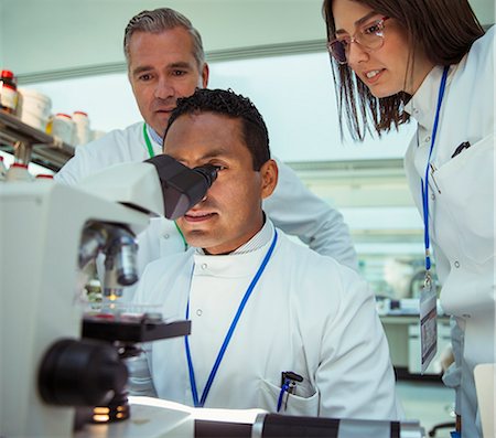 simsearch:630-06724175,k - Scientists examining sample under microscope in laboratory Stock Photo - Premium Royalty-Free, Code: 6113-07808487