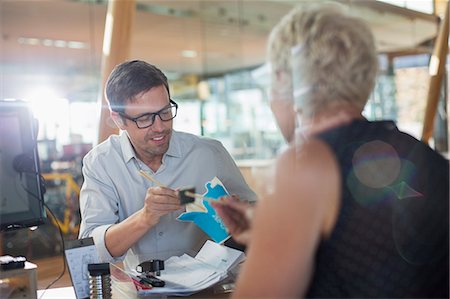 eating happy people 50 - Business people eating at office desk Stock Photo - Premium Royalty-Free, Code: 6113-07906266