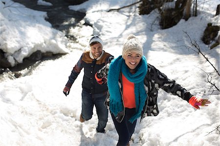 Couple climbing in snow Foto de stock - Sin royalties Premium, Código: 6113-07906611