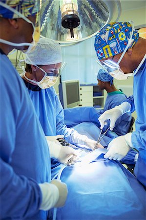 Surgeons performing surgery in operating room Stock Photo - Premium Royalty-Free, Code: 6113-08088298