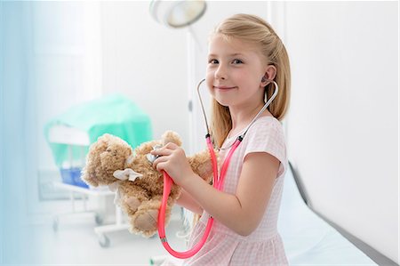 simsearch:695-05768235,k - Portrait smiling girl using stethoscope on teddy bear in examination room Stock Photo - Premium Royalty-Free, Code: 6113-08321298