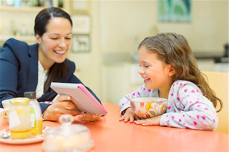 simsearch:649-06304951,k - Mother and daughter using digital tablet at breakfast table Stock Photo - Premium Royalty-Free, Code: 6113-08321622