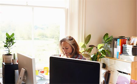 simsearch:400-05354672,k - Focused woman working in home office Stock Photo - Premium Royalty-Free, Code: 6113-08321804