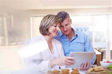 simsearch:6113-07906184,k - Couple using digital tablet in kitchen Stock Photo - Premium Royalty-Free, Code: 6113-08424132