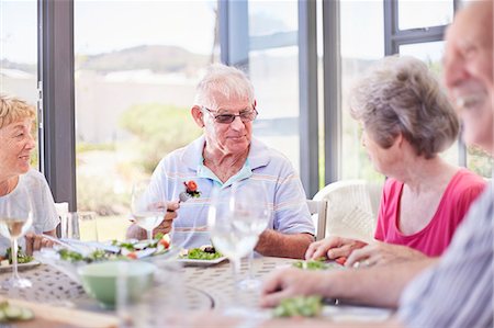 simsearch:6113-07242109,k - Senior couples enjoying patio lunch Stock Photo - Premium Royalty-Free, Code: 6113-08568729