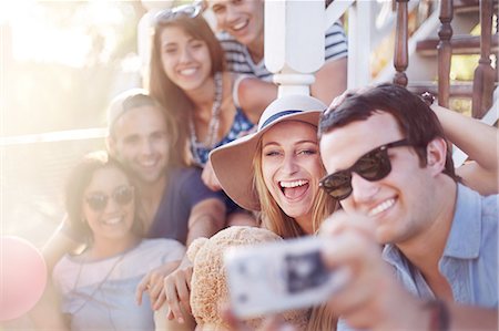 simsearch:632-07674444,k - Friends taking selfie outdoors Stock Photo - Premium Royalty-Free, Code: 6113-08521309