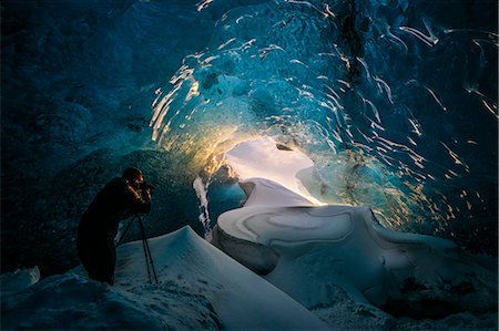 Photographer in ice cave, Iceland Foto de stock - Sin royalties Premium, Código: 6113-08655506