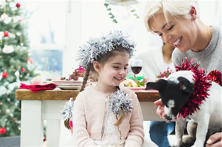simsearch:6113-07147647,k - Mother and daughter feeding dog at Christmas dinner Stock Photo - Premium Royalty-Free, Code: 6113-08659589