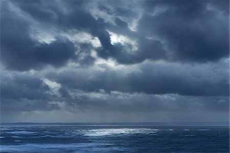 Dark clouds in overcast sky over ocean, Devon, United Kingdom Stock Photo - Premium Royalty-Free, Code: 6113-08697989