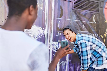 simsearch:6113-08743448,k - Teenage boys with cell phone laughing Stock Photo - Premium Royalty-Free, Code: 6113-08698243