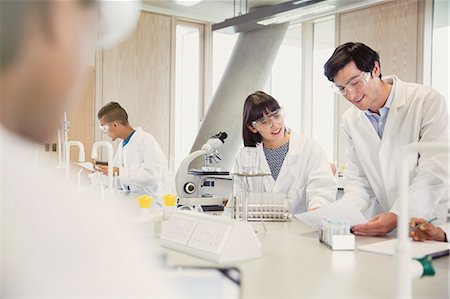 simsearch:649-07118442,k - College students conducting scientific experiment in science laboratory classroom Stock Photo - Premium Royalty-Free, Code: 6113-08769683