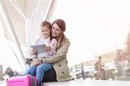 Mother and daughter using digital tablet outside airport Photographie de stock - Premium Libres de Droits, Code: 6113-08784201