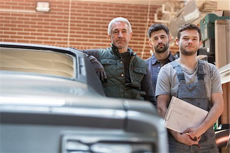 simsearch:6113-08722278,k - Portrait confident mechanics in auto repair shop Stock Photo - Premium Royalty-Free, Code: 6113-08722281