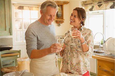 simsearch:6113-07242109,k - Smiling mature couple drinking wine and cooking in kitchen Stock Photo - Premium Royalty-Free, Code: 6113-08985774