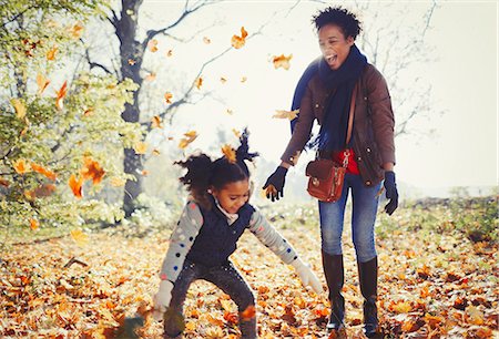 simsearch:649-05657687,k - Playful mother and daughter throwing autumn leaves in sunny park Photographie de stock - Premium Libres de Droits, Code: 6113-08910200